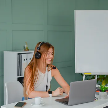 female student in a synchronous class